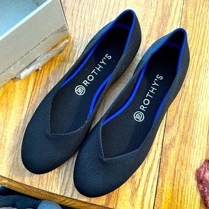 Brand new Rothy’s, never worn! Size 9.